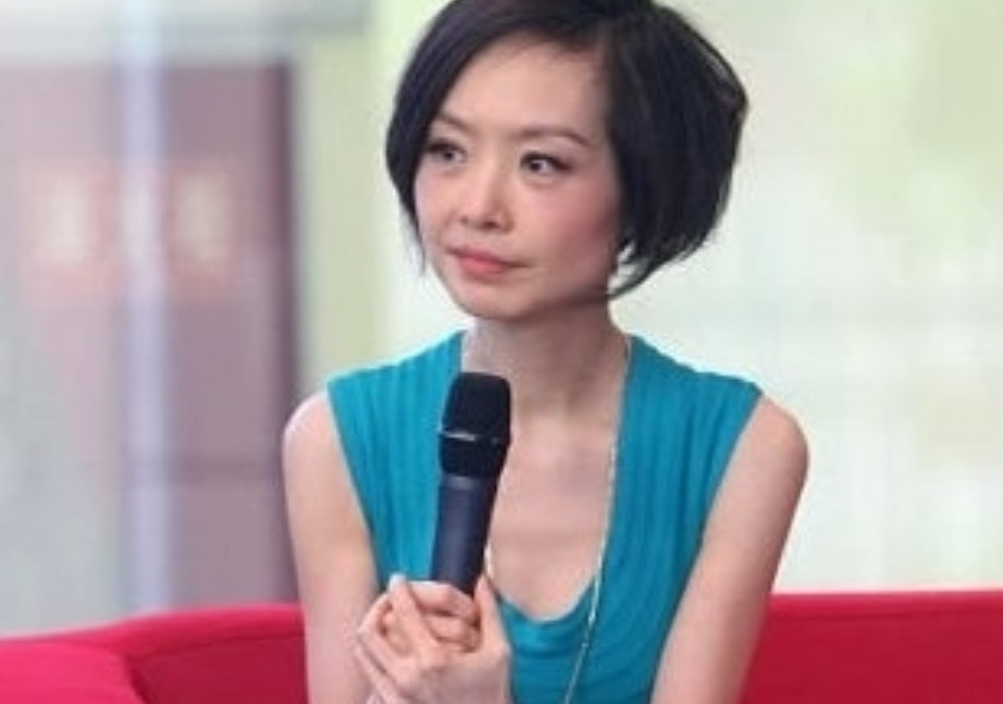 48岁鲁豫近照曝出,二婚老公是我们熟悉的他,长相一言
