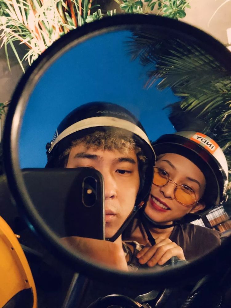 先别急着为jony j流泪,rapper女友其实有"妆"可循
