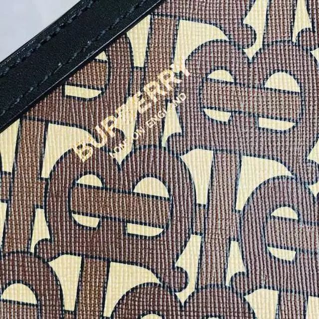 burberry迎来全新的tb时代,到底哪些单品最受欢迎?