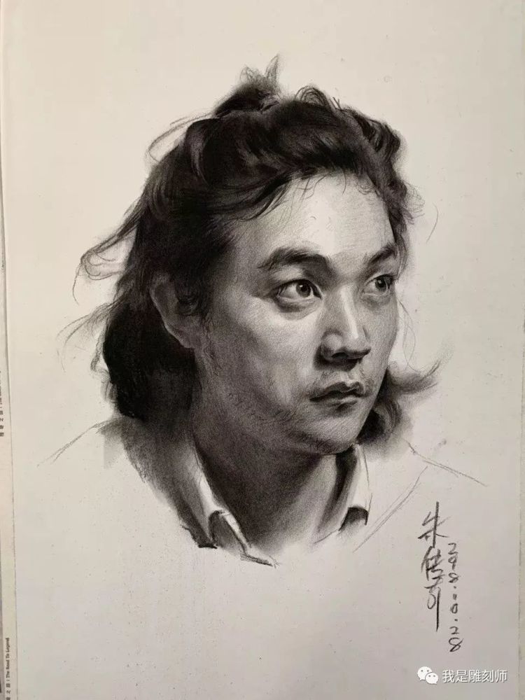考取了中央美术学院造型专业全国第一名 其中素描单科第一名 随后创办
