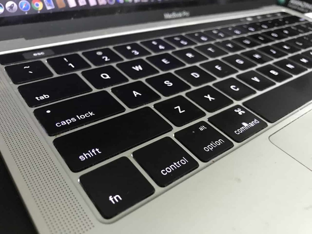 放弃蝶式键盘,新macbook air或将采用剪刀脚键盘