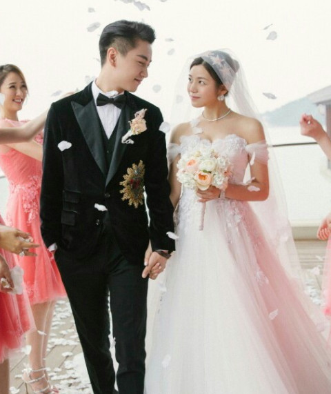 陈晓陈妍希被传婚变不管孩子,陈晓公开回应,陈妍希晒照辟谣