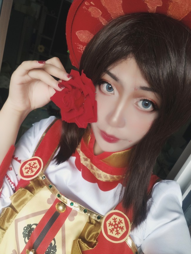 第五人格cos正片:园丁——罗刹绯春,网友:鼻子上一斤