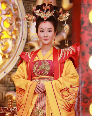 乔贵妃是韦氏的好姐妹,两人曾经相约无论谁之后发达了,一定拉对方一把