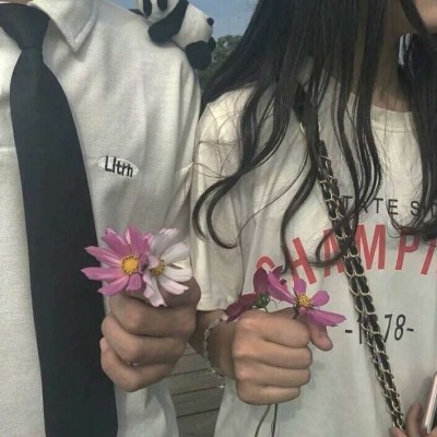 "不露脸"情头:一个人叫苟延残喘,两个人便是相濡以沫.