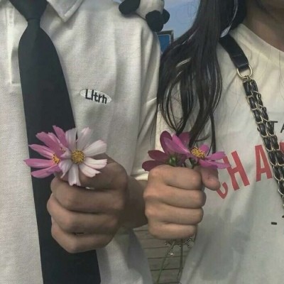 "不露脸"情头:一个人叫苟延残喘,两个人便是相濡以沫.