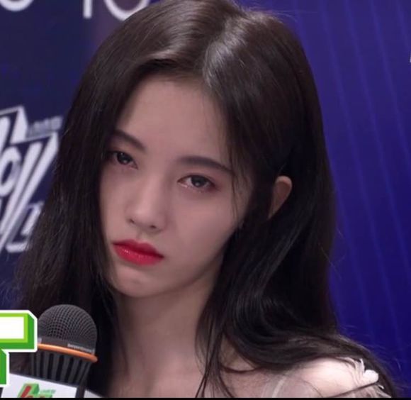 鞠婧祎搞笑表情包:暑假才刚开始,就感觉过得好快!