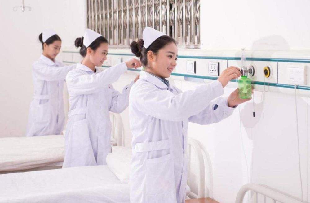 女大学生想学医?这些医学专业正适合,分数要求也不高