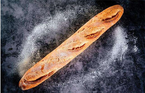 baguette,含义是"长条形的宝石",足以说明对法国人来说,法棍的意义有