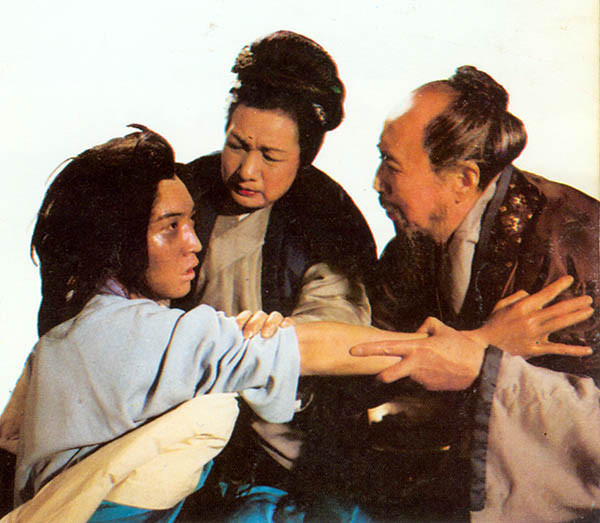 贾瑞是学里太爷贾代儒的孙子,父母早逝,由贾代儒抚养长大,他二十来岁