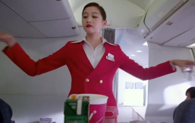 有一种空姐叫关晓彤,当她穿上职业装跳舞的那刻,众人