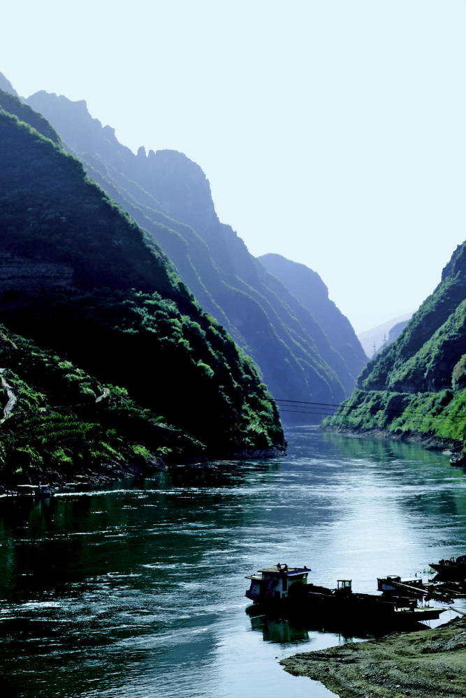 湖北长阳:有个美若天仙的神女峰,周边景观密集,旅游不