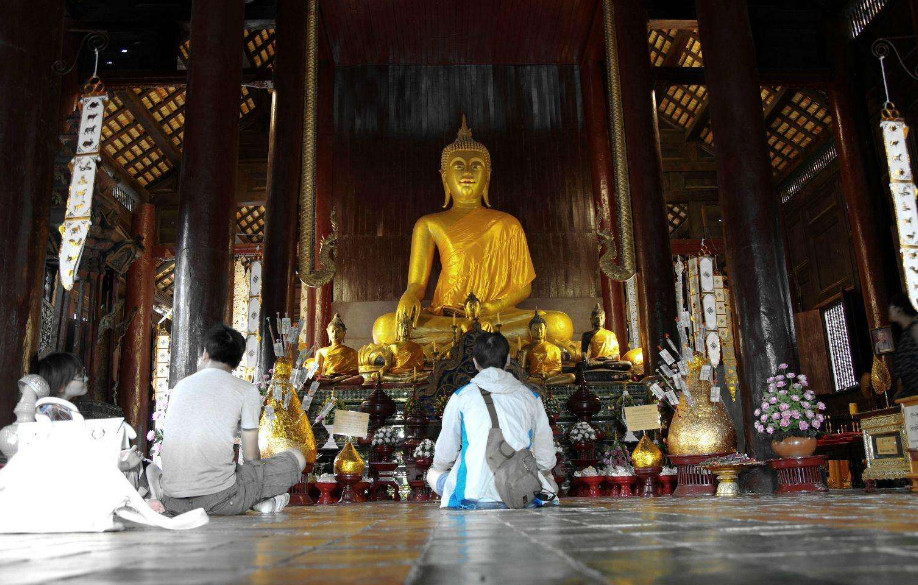 寺庙高僧解答:去寺庙烧香拜佛有3个大禁忌,上香也有讲究!