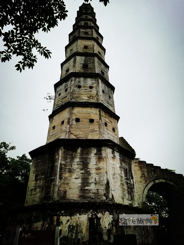 雨中探访内江高寺塔