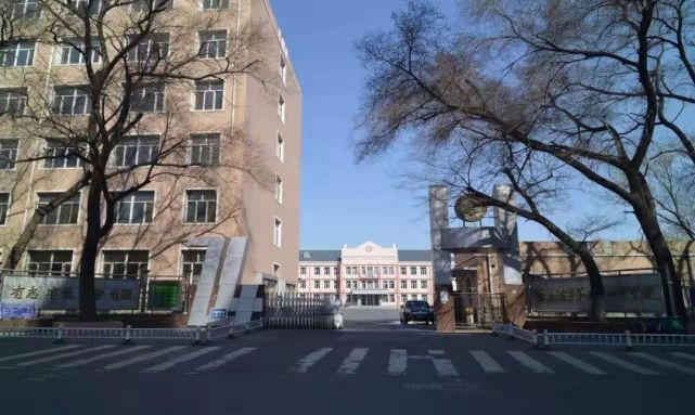 阿城区第一中学阿城第一中学始建于1950年,现为黑龙江省首批重点中学