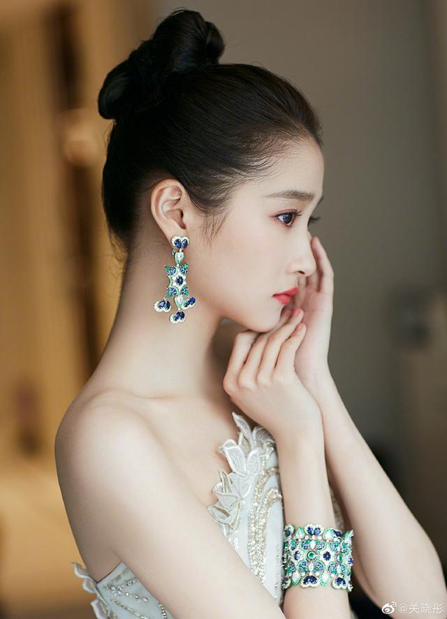 鹿晗关晓彤的私下状态都被这个兔耳朵帽子暴露了,恋爱