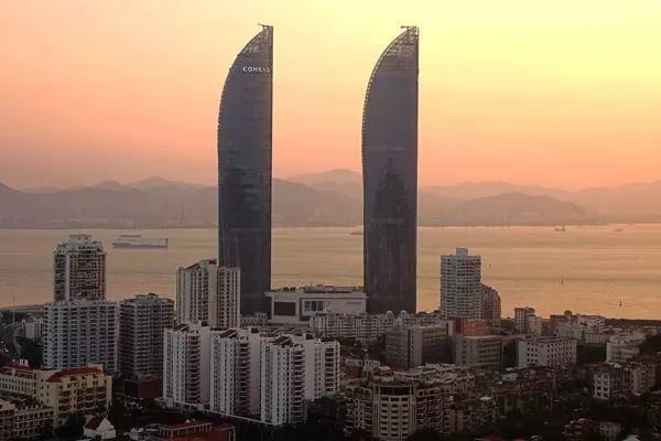 厦门地标建筑世茂大厦双子塔.图片来源:ic photo