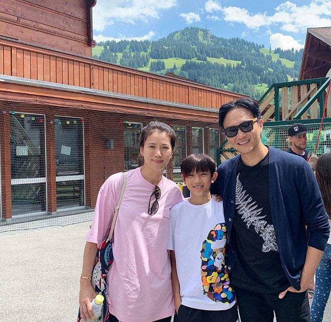 带儿子欧游张智霖望你未来去得更高