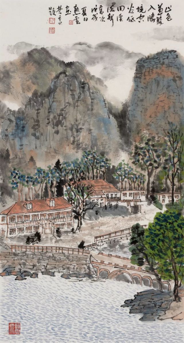 《山色葱笼入胜境，空谷低回溪流声》