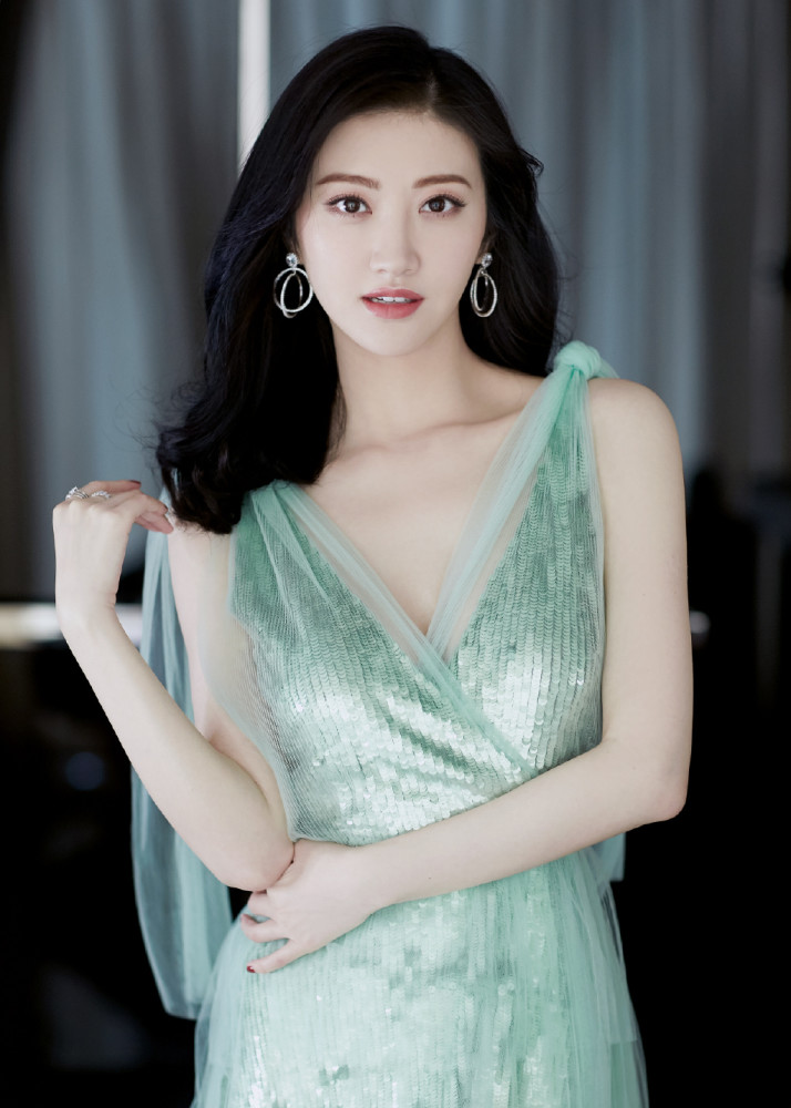 景甜一点也不像31岁的女性,只因穿对衣服,留对发型