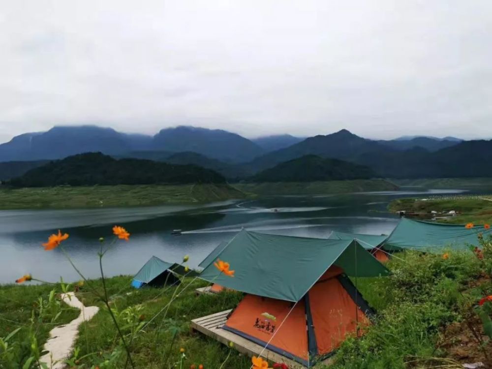 瓦屋山—七里坪景区