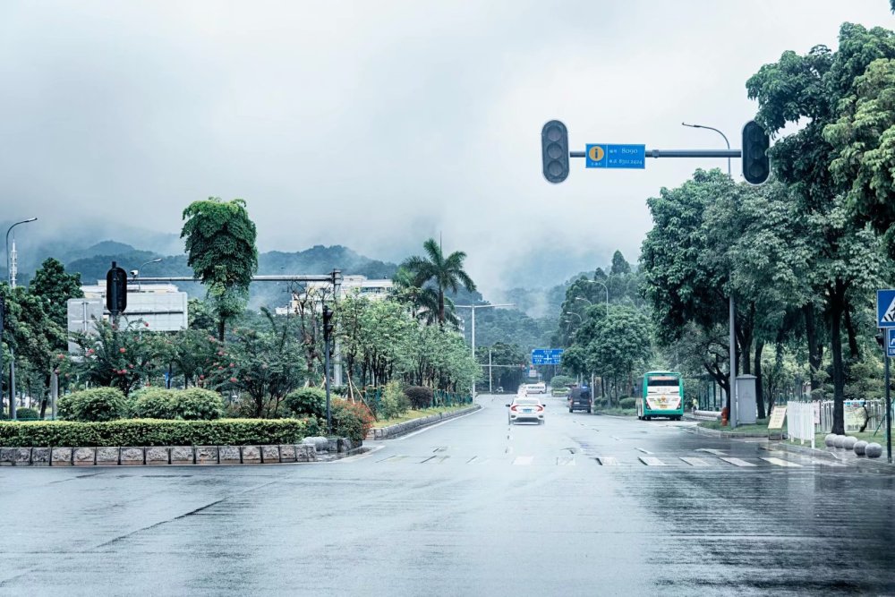 下雨天的广州儿童公园