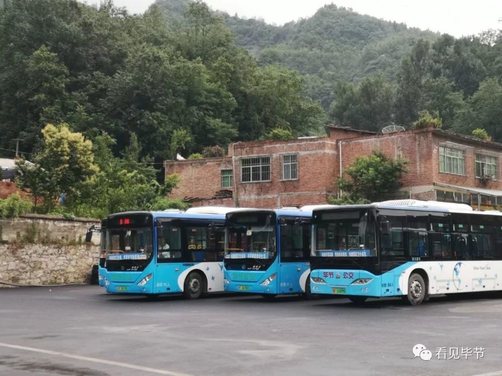一天的生活就这样拉开了序幕 毕节城区有230多辆公交车 每天早上6点不