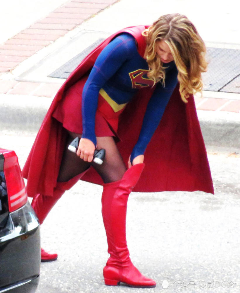 美剧《女超人》第5季正式开拍,女主角卡拉第一次更换造型