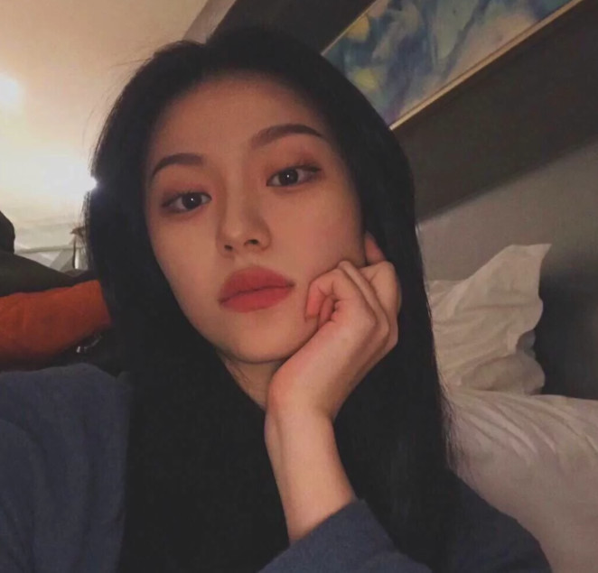 网红最火女生头像:傻孩子,太黏一个人 终究会被讨厌的!