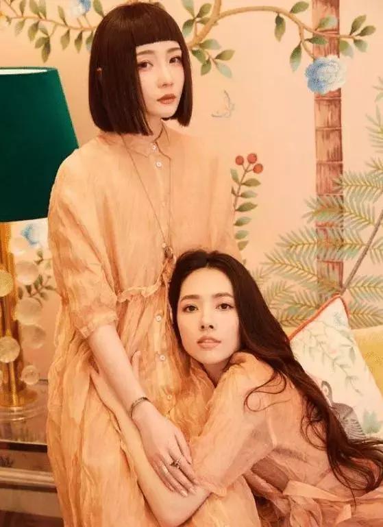 高晓松和小19岁前妻欲复婚?被爆深夜聚餐,对方高挑貌美是网红