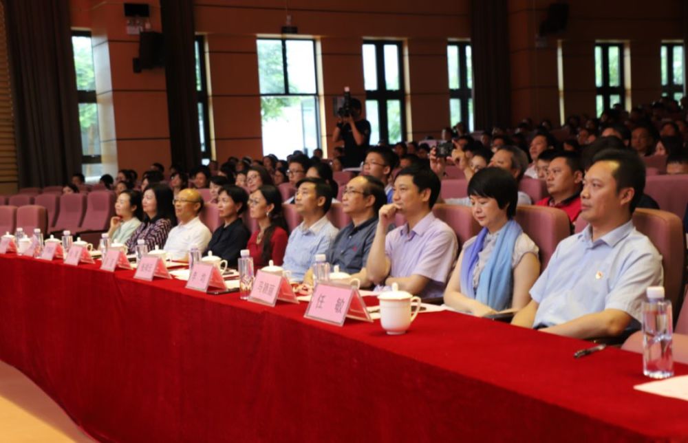 育才中学孙道国老师被誉为厚宽远的优秀教师