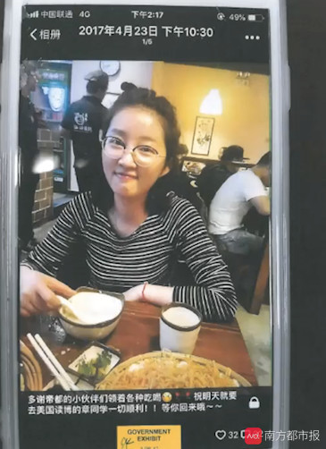 章莹颖朋友圈签名我要用脚丈量世界与男友本科毕业合影曝光
