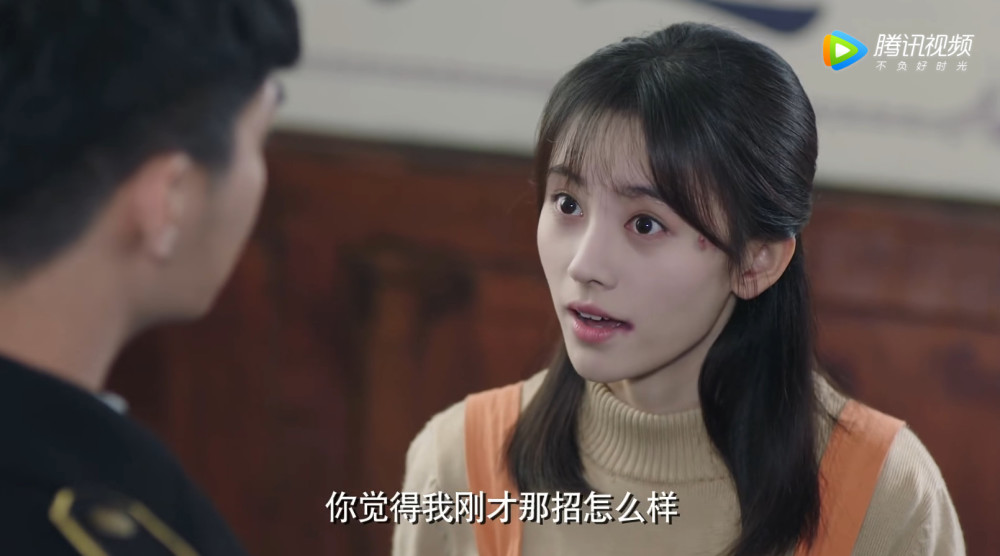 从花絮中可以看到,有人将监狱内的女囚抓去做实验,所以青雕便联手林