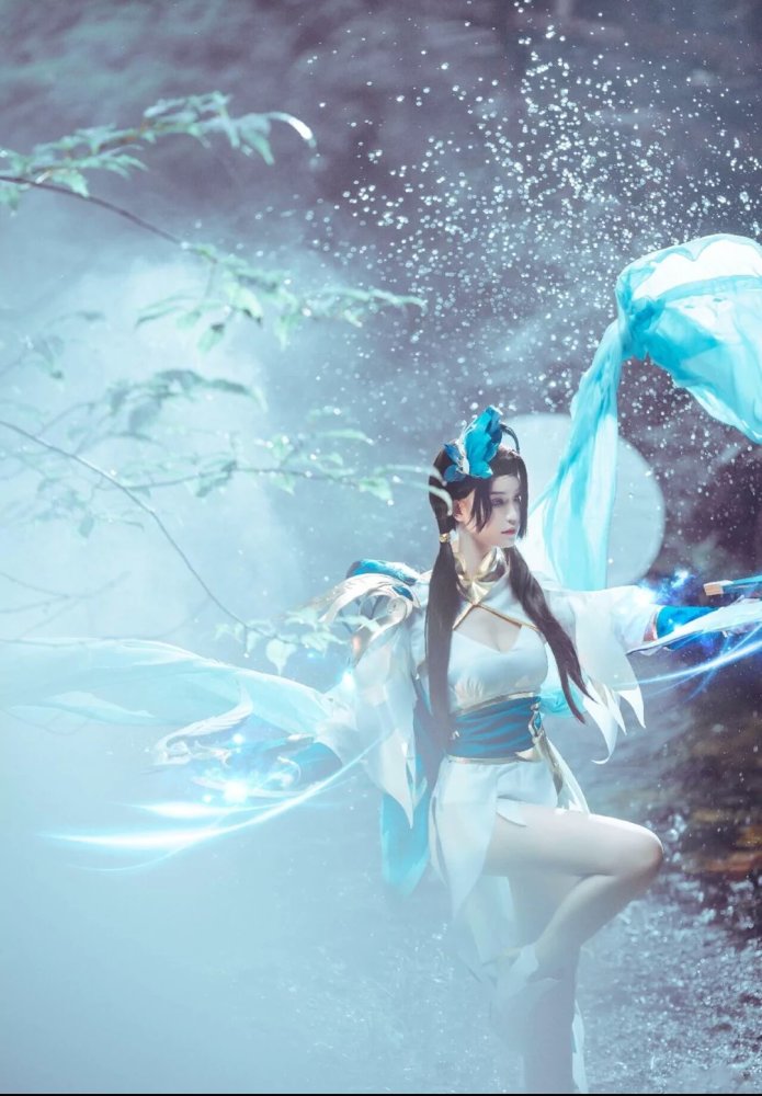 王者:虞姬云霓雀翎cos,美得令人心动,摄影师必须加鸡腿