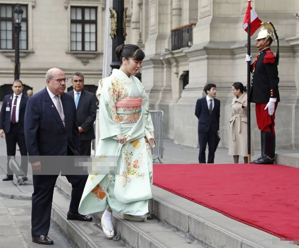 大公主真子听从雅子皇后命令出访秘鲁,随行的翻译小哥哥有点帅!