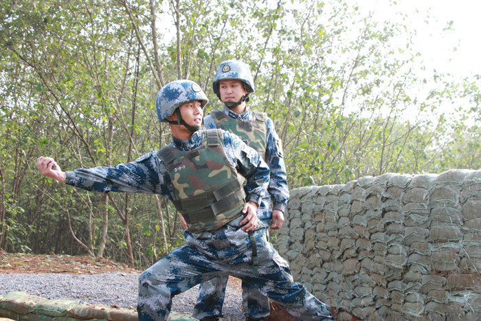 手榴弹实弹投掷是新兵训练中最惊心动魄的课目