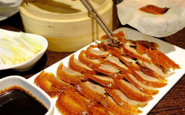 北京烤鸭卖相诱人,味道好,为啥南方人对它不感冒?真相