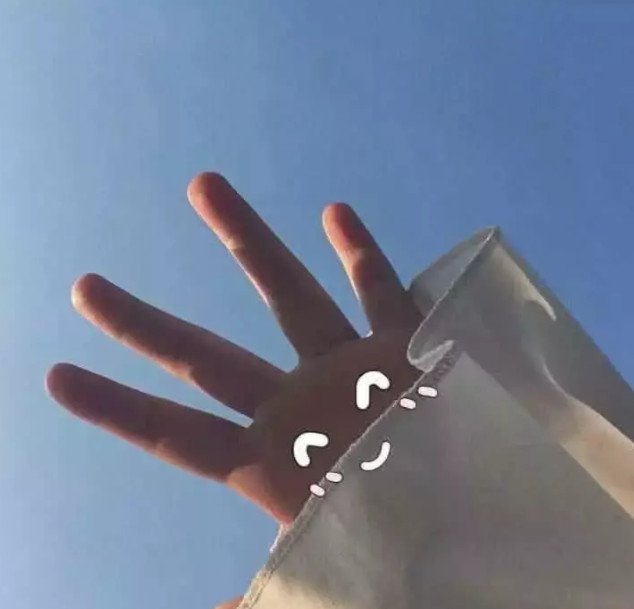 适合发qq空间的句子:若是晴天,影子爱人便会在身边不离不弃!