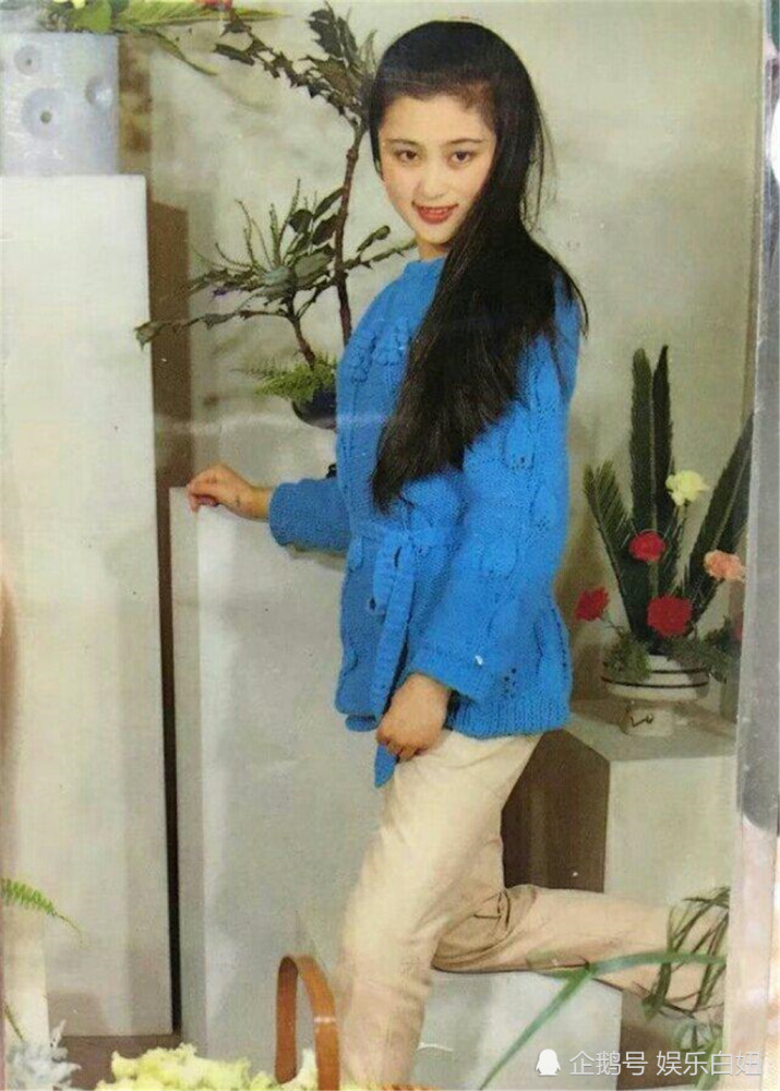 不愧是"大陆第一美女"!陈红的青涩旧照曝光,和儿子合影像姐弟
