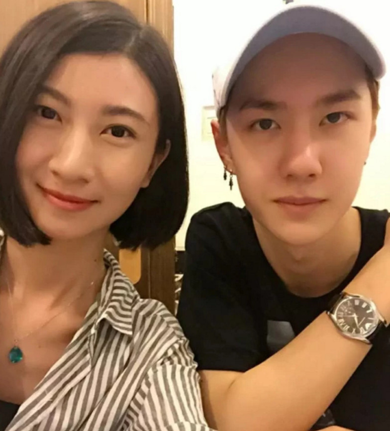 原以为王一博够帅了,直到看了他亲姐姐后,迷弟:神仙