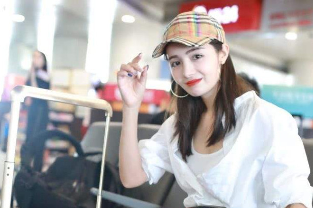 麦迪娜被嫌弃脚又臭又丑,但放大镜头看清脚趾甲后:满