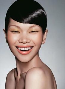 她是第一丑模,却成为中国首位国际超模:长得漂亮,不如活得漂亮