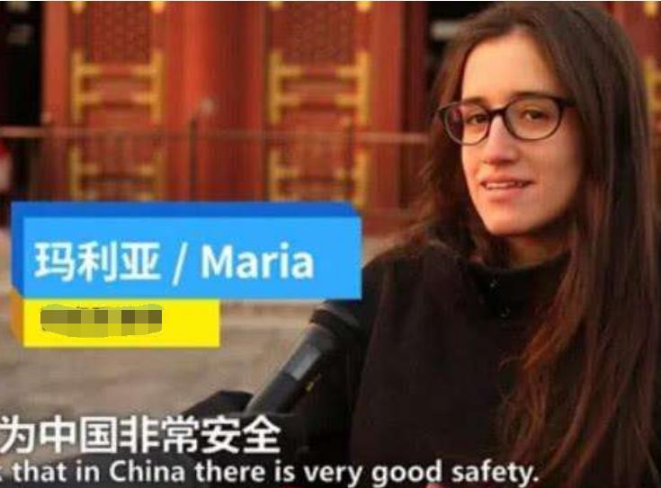 美国美女来中国旅游,夜晚大街上的一幕让她直呼:中国人太幸福