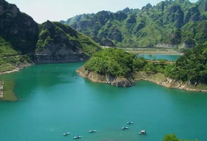 龙潭湖 龙潭湖自然风景区 位于顺平县城西北部45公里的神南乡, 景区