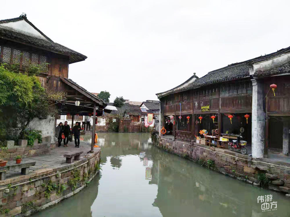 浙江湖州德清县最大的镇,是全国千强镇,拥有古镇景区