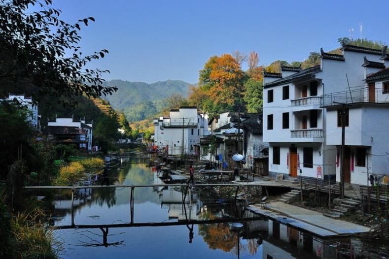 中国独一无二的"脸盆村",山水环绕村庄,美得就像是世外桃源