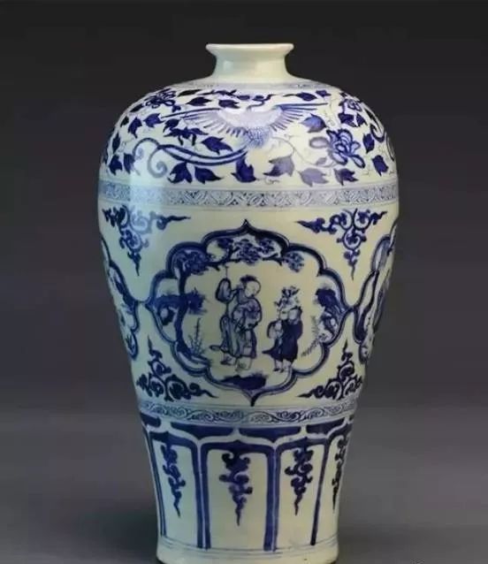 4厘米,底径13厘米 元青花是中国古代青花瓷中的精品,存世元代青花瓷器