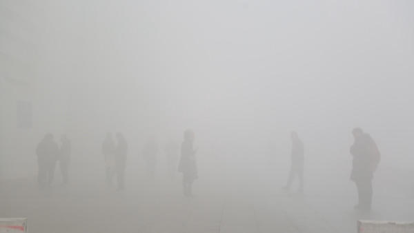 雾霾之下三位母亲的选择:或离开，或开始行动(图)