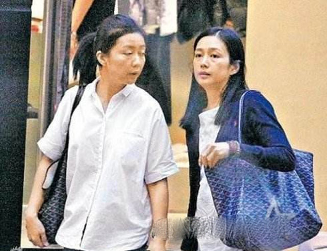 现在女儿刘向蕙已经7岁了,长得又萌又可爱,五官也是像足了爸爸.