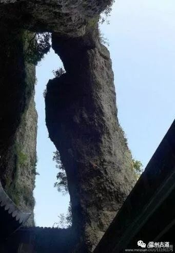 徐霞客笔下的雁荡迎客僧只见圣僧双手合十正为看到此文的朋友祈福